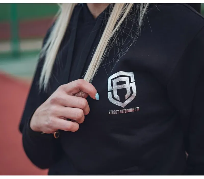 bluza_damska_z_kapturem_s_1.webp Damskie Street Autonomy Bluzy>BLUZA DAMSKA Z KAPTUREM CLASSY SMALL LOGZ BLACK/SILVER 2021