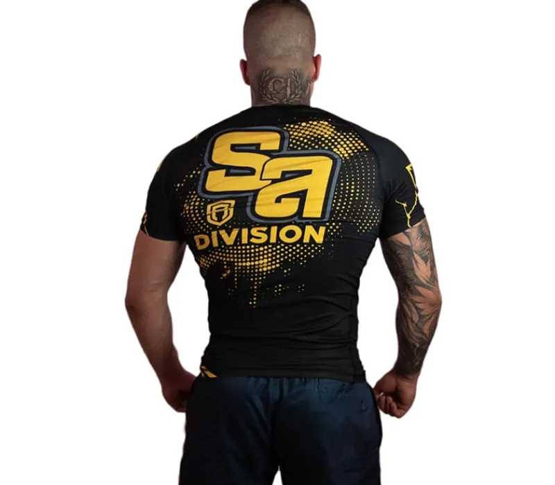 rashguard_short_street_au_0-1.webp Męskie Street Autonomy Męskie>Rashguard Short Divison black/gold 2022