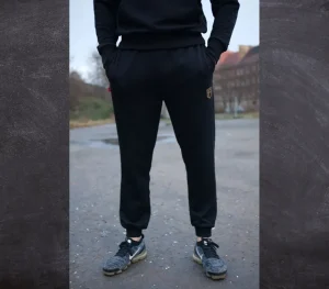 Męskie Street Autonomy Dresowe>SPODNIE DRESOWE SIMPLE BLACK/GOLD 2024